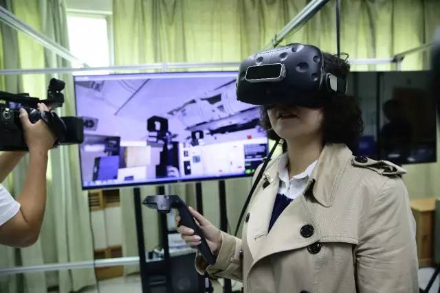 VR走进航天领域——神舟十一号航天员通过VR可以与家人“见”面